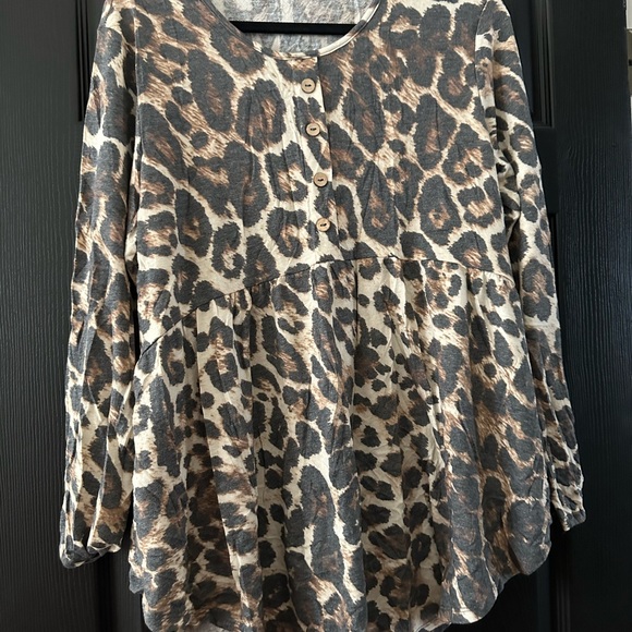 Leopard Print Women's Top - Picture 1 of 1